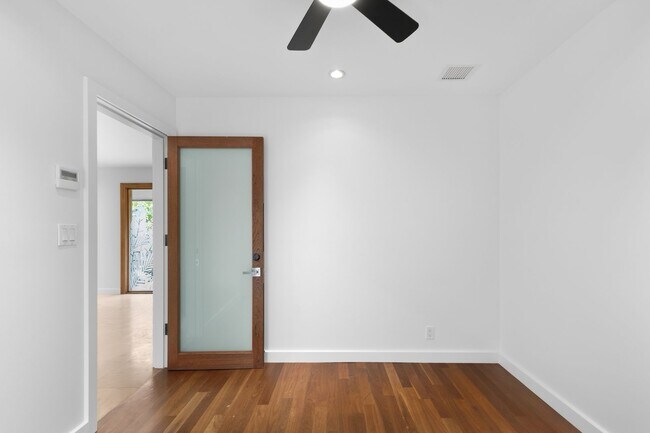 Building Photo - 1135 Kaimoku Pl