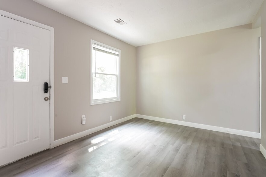 Building Photo - 2005 N Elmer St