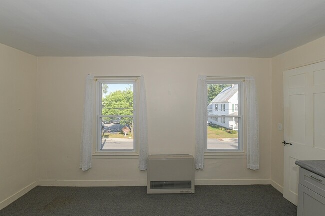 Building Photo - 24 Pleasant St