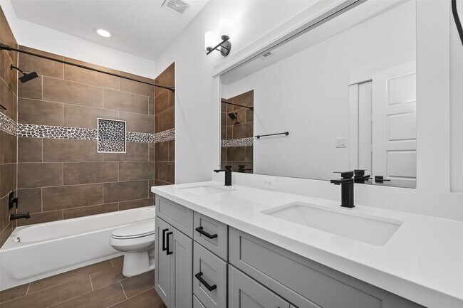 Building Photo - 314 Neyland St