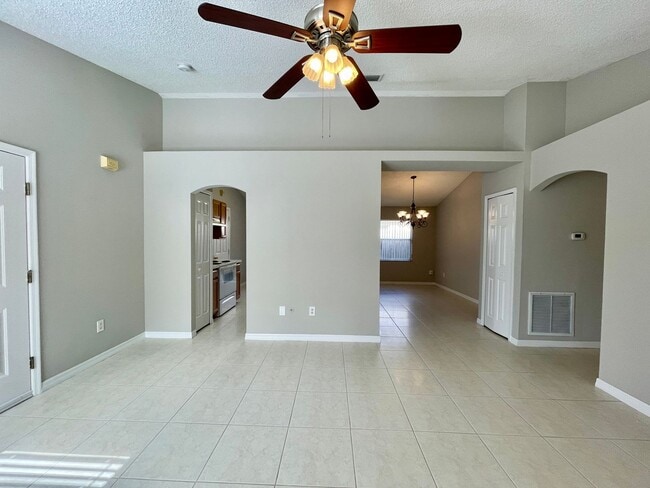 Building Photo - CUTE HOME IN SOUTHEAST ORLANDO