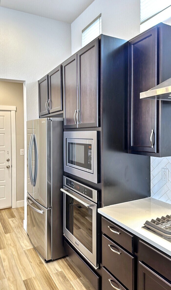 Building Photo - 5992 N Fulton St