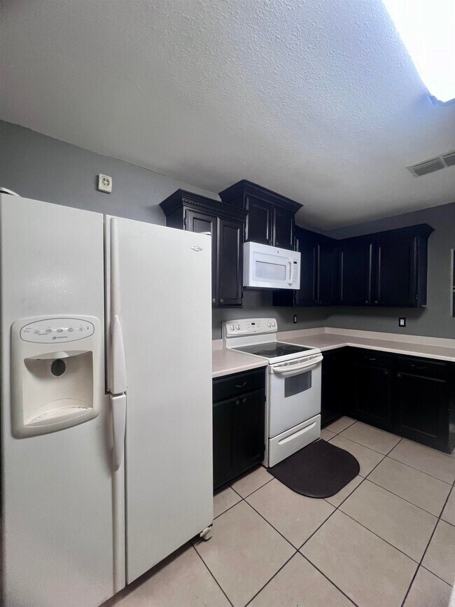 Building Photo - 11110 Revilla Dr