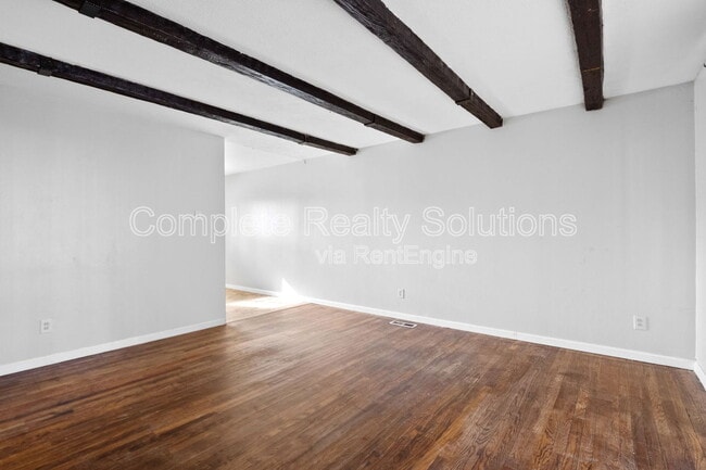 Building Photo - 1324 Columbus Dr