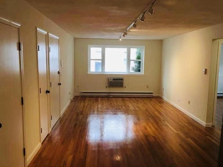 Building Photo - 104 Trowbridge St