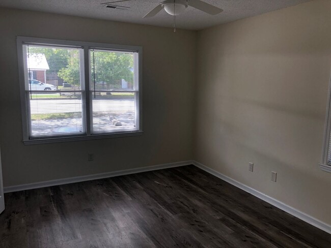 Building Photo - 363 Lullwater Dr
