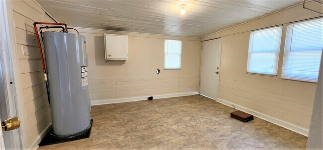 Building Photo - 413 N Magnolia St