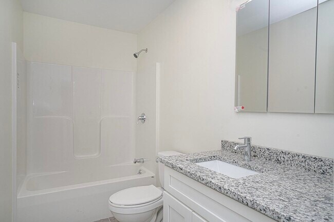 Building Photo - 984 Sharon St