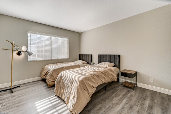 Building Photo - 2808 Crystal Lantern Dr
