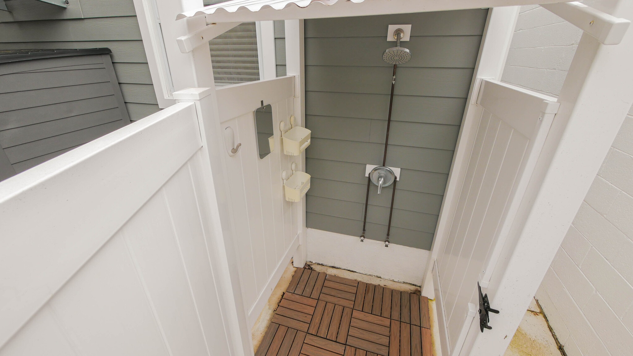 Building Photo - 12 N Delavan Ave