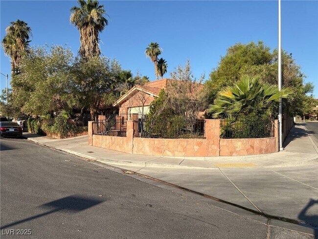 Building Photo - 3167 El Cedro Cir