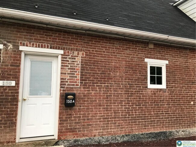 Primary Photo - 150 S Green St