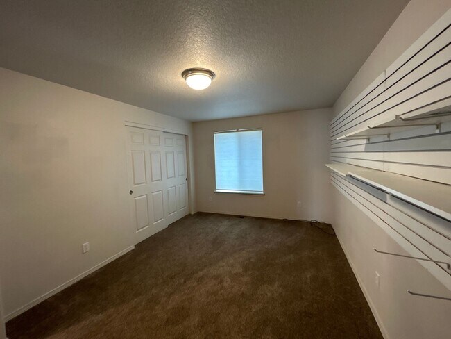 Building Photo - 3 Bedroom / 2 Bathroom Home in SE Madras