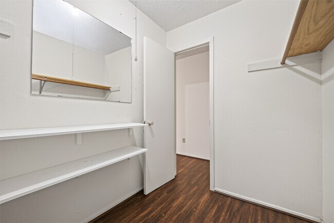 Building Photo - 9435 Pagewood Ln