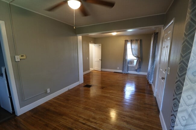 Building Photo - 2 Bedroom 1 Bath House