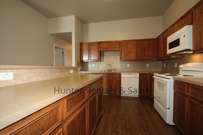 Building Photo - Luxury Duplex Close to Texas A&M-Central T...