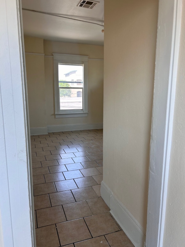 Building Photo - 709 Yandell Dr