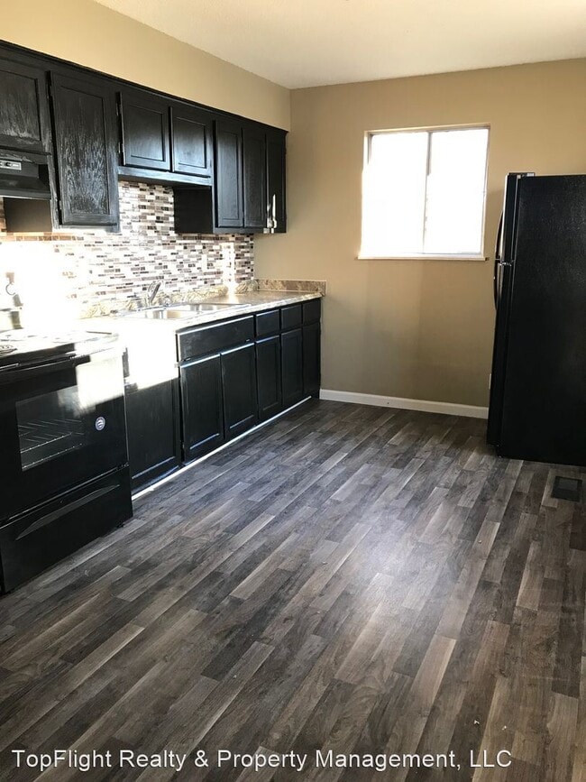 Building Photo - 4 br, 1 bath House - 108 Airport Rd.