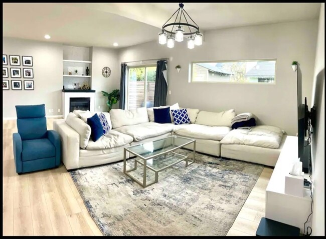 Building Photo - Boise Neighborhood New Construction 3-Story Home with All of the Amenities, Rooftop Patio, Fenced...