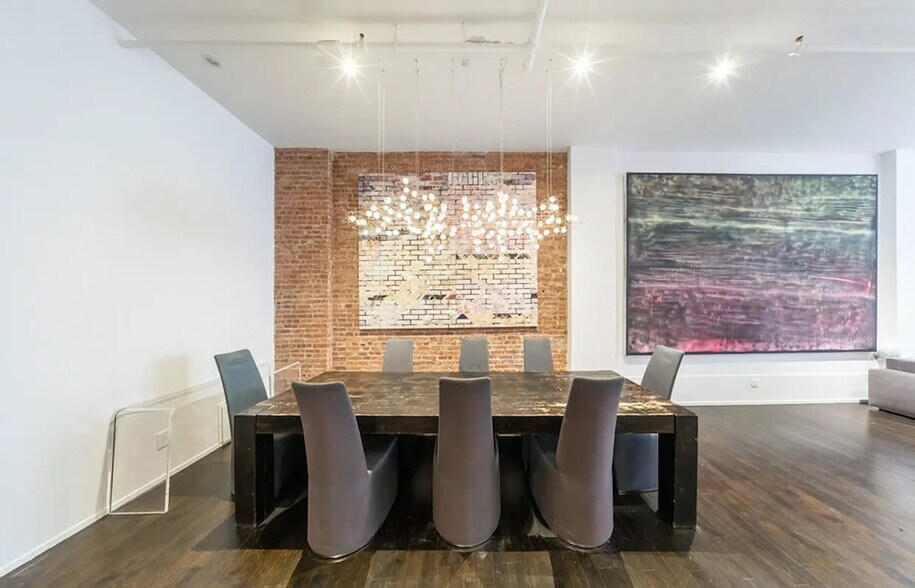 Building Photo - 20 E 17th St