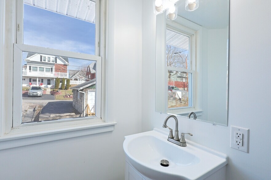 Building Photo - 36 Hawthorne Ave