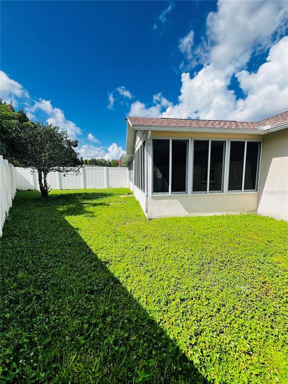 Building Photo - 8642 Cypress Lakes Blvd