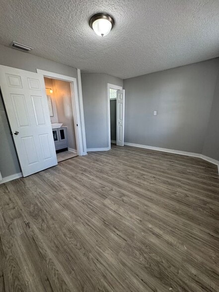 Building Photo - 5432 Tyler Ave