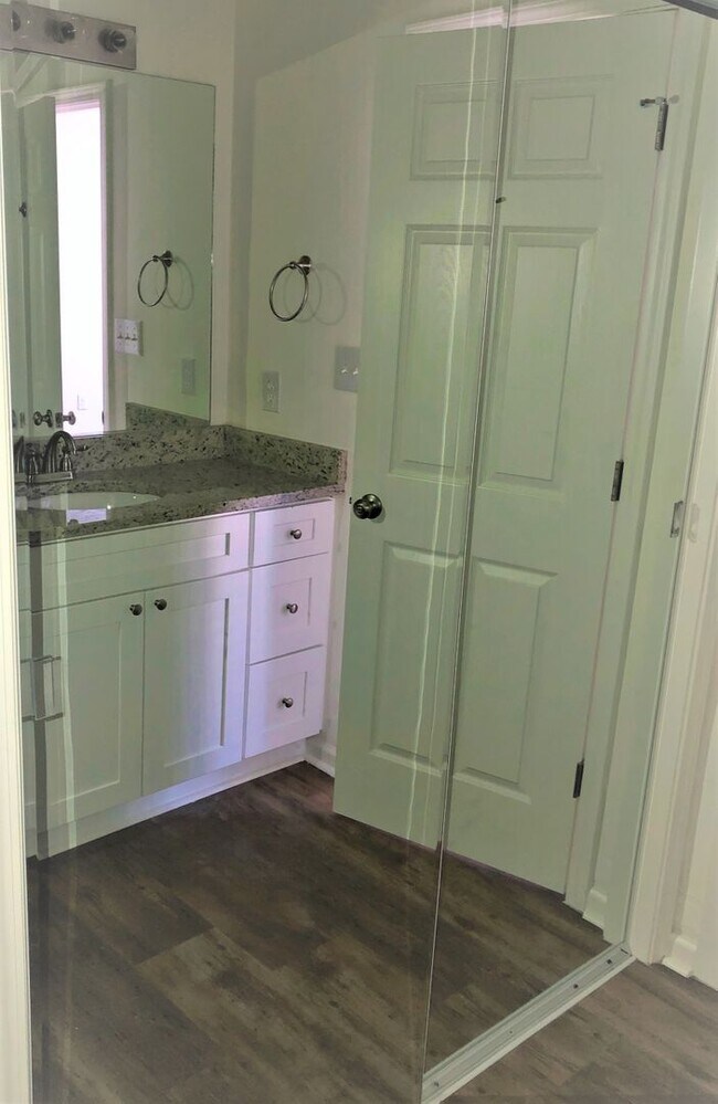 Building Photo - 2/2 Dolphin Villas Condo, Gulf Shores!