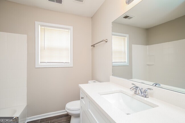 Building Photo - 73 Jordan Rd SE