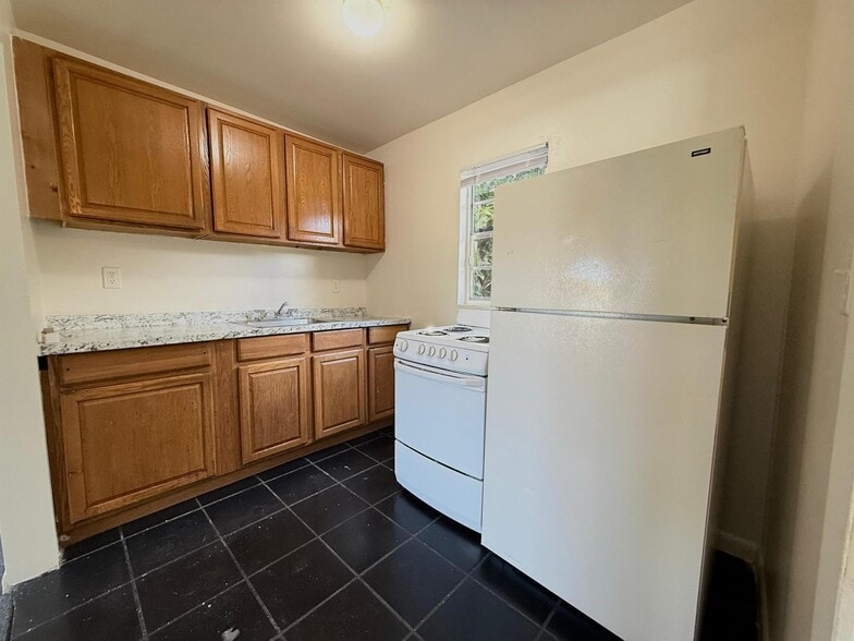 Building Photo - 808 30th St