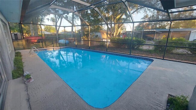 Building Photo - 1811 Forest Dr