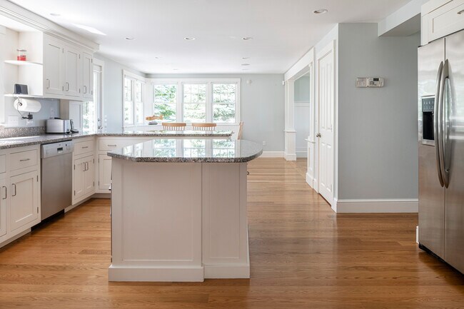 Building Photo - 2 Oak Knoll Rd