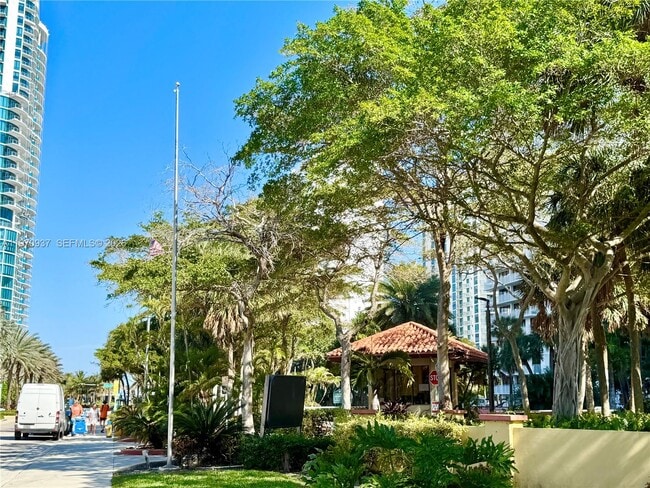 Building Photo - 210 174th St