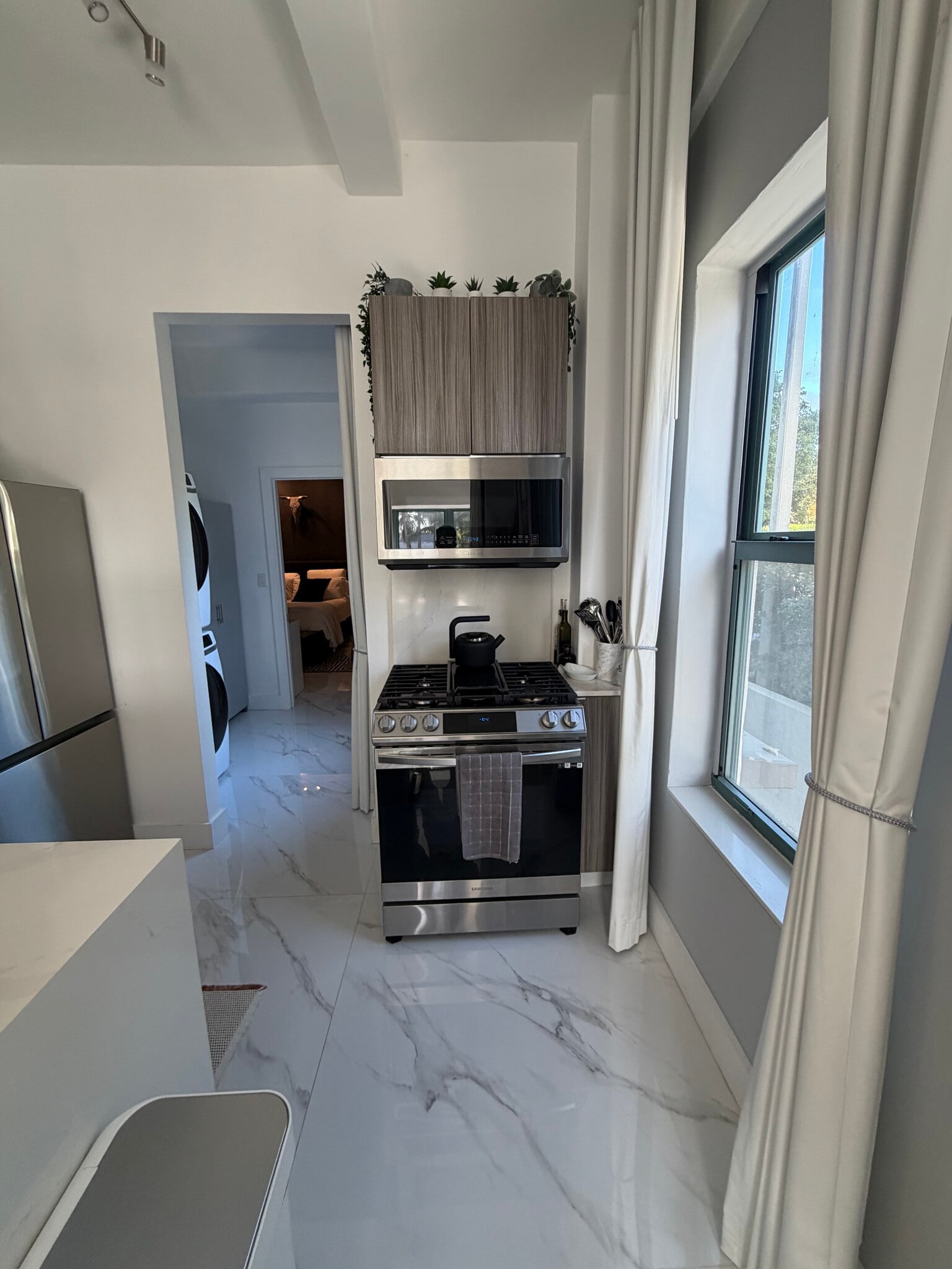 Building Photo - 2421 Lake Pancoast Dr