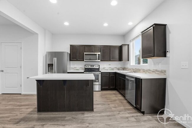 Building Photo - 11726 NE 23rd St