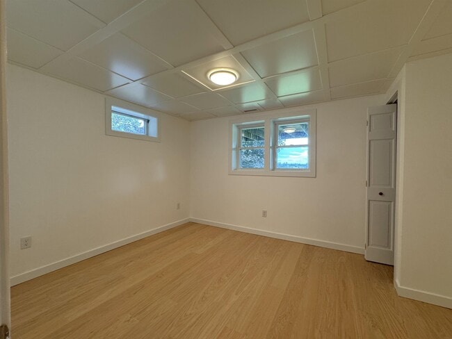 Building Photo - 18 Holts Point Rd