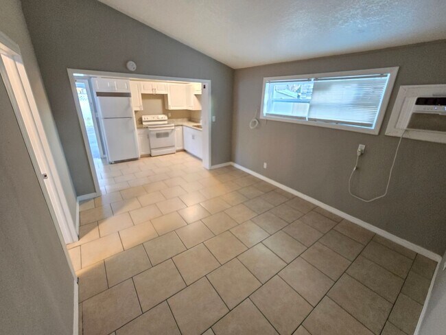 Building Photo - 2108 8th St