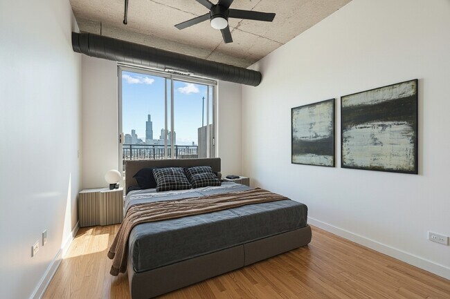 Building Photo - 6 S Laflin St