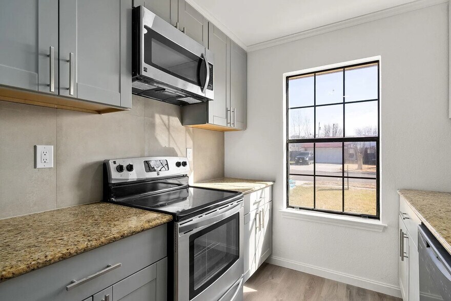 Kitchen - 1907 Moonlight Dr