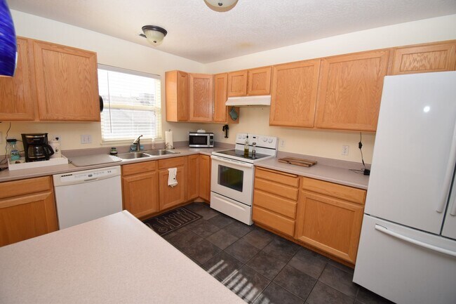 Building Photo - 874 Forest Park Ct