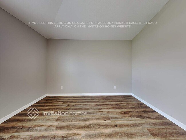 Building Photo - 121 SE 16th Terrace