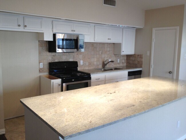 Primary Photo - 3 Bed, 2 Bath. Hardwood floors, quartz cou...