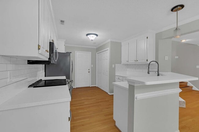 Building Photo - 308 Charleston Way