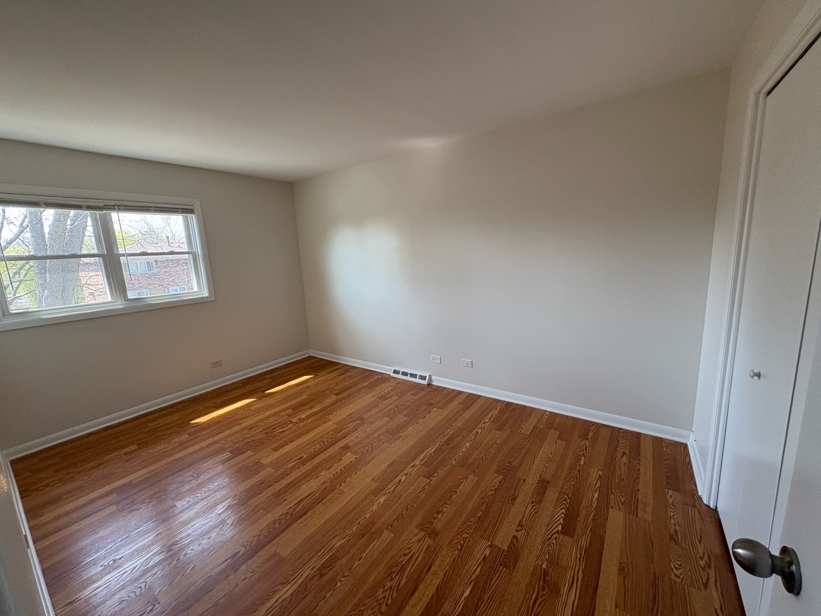 Building Photo - 356 2nd Ct