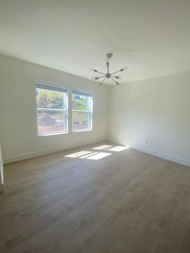 Building Photo - Newer 3 Bedroom Duplex with Gorgeous River Views!