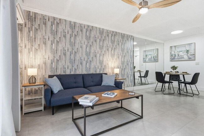 Building Photo - 3000 Riomar St