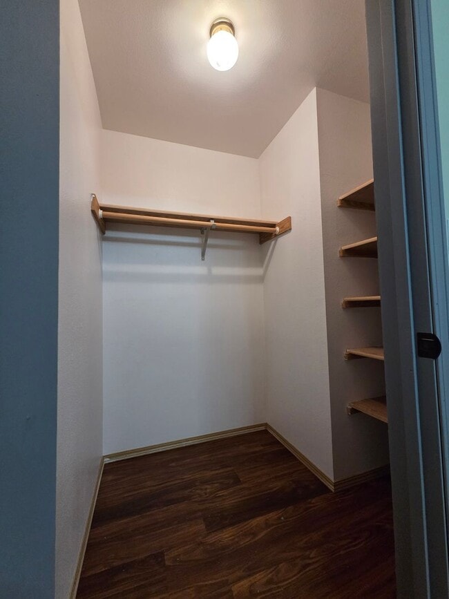 Building Photo - Charming Rambler in Gated Clearwood Community
