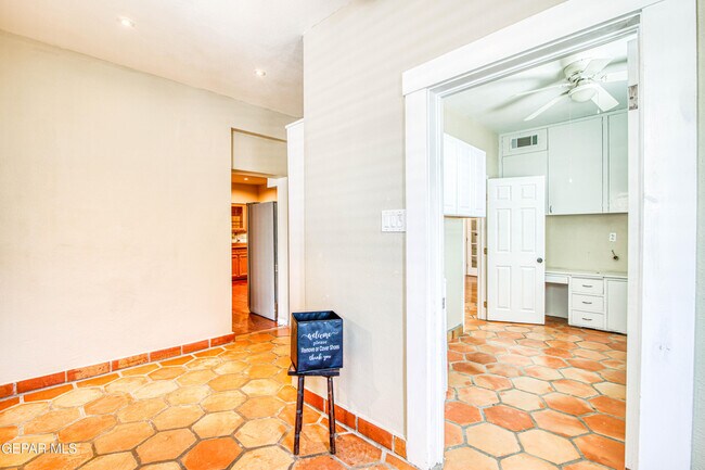 Building Photo - 1701 Elm St