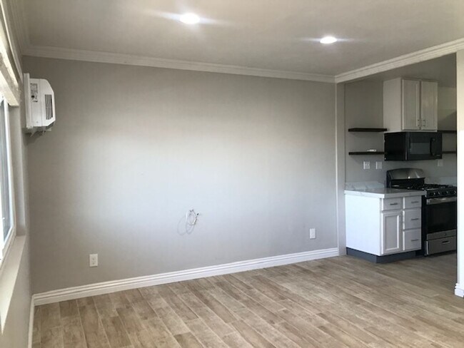 Building Photo - RUNNYMEDE