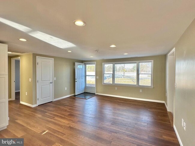 Building Photo - 10350 N Claiborne Rd